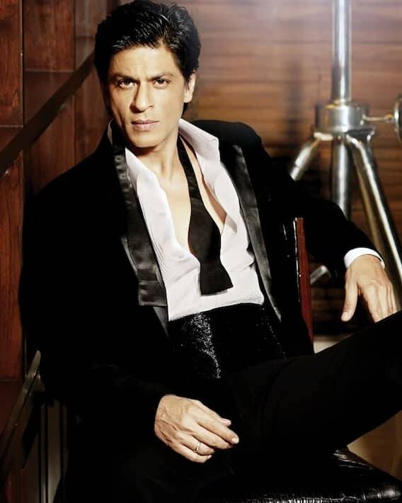 ਸ਼ਾਹਰੁਖ ਦੀ ਕਮਾਈ ਅਤੇ ਨੈੱਟਵਰਥ ਦੀ ਗੱਲ ਕਰੀਏ ਤਾਂ ਕਿੰਗ ਖਾਨ ਇਕ ਦਿਨ 'ਚ ਕਰੀਬ 1.4 ਕਰੋੜ ਰੁਪਏ ਕਮਾ ਲੈਂਦੇ ਹਨ। ਜਦਕਿ ਸ਼ਾਹਰੁਖ ਦੀ ਕੁੱਲ ਜਾਇਦਾਦ 5 ਹਜ਼ਾਰ 593 ਕਰੋੜ ਰੁਪਏ ਹੈ।