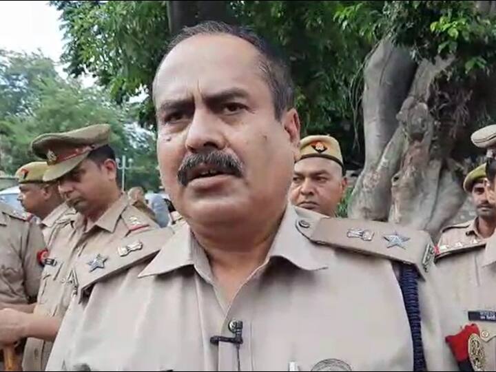 UP News Rampur Police has arrested two close associates of Abdullah Azam ANN Rampur News: अब्दुल्ला आजम के दो करीबी साथियों को पुलिस ने किया गिरफ्तार, जुआ खेलते हुए वीडियो हुआ था वायरल