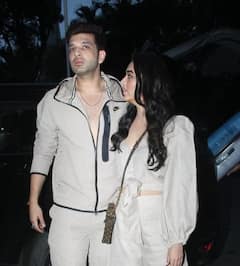 Karan-Tejasswi Pics: એરપોર્ટ પર સ્પૉટ થયા કરણ કુંન્દ્રા- તેજસ્વી પ્રકાશ