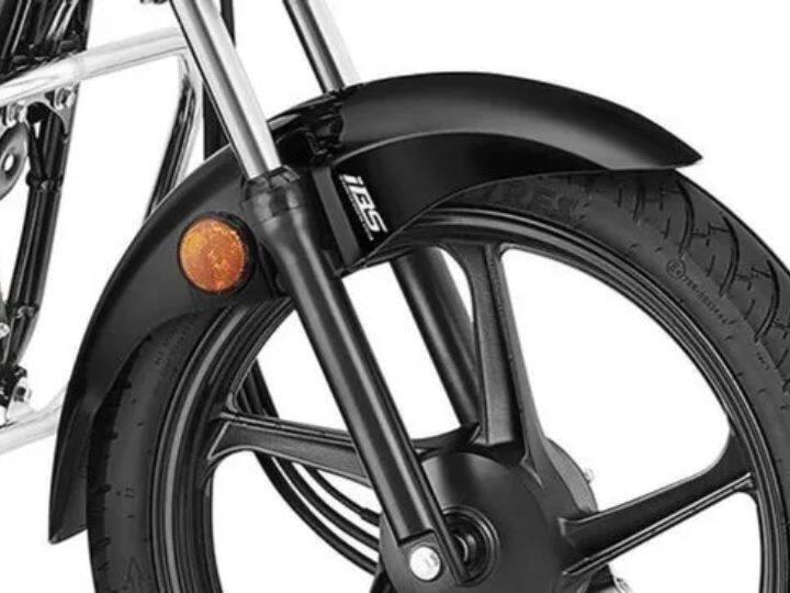 Hero Splendor Plus ची किंमत बेस व्हेरियंटसाठी 70,658 रुपये (एक्स-शोरूम) पासून सुरू होते आणि टॉप व्हेरियंटसाठी 72,978 रुपये (एक्स-शोरूम) पर्यंत जाते.