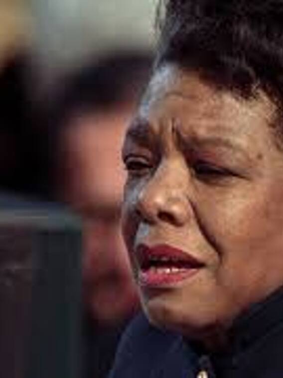 ஃபீனிக்ஸ் குயின் மாயா ஏஞ்சலோ!