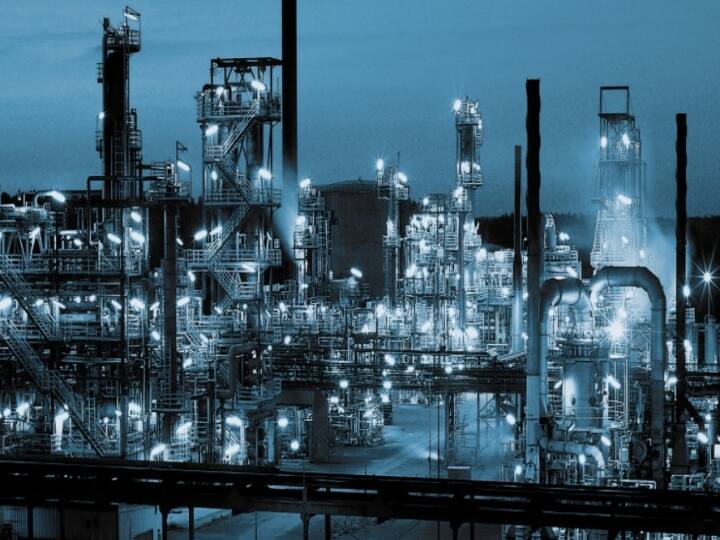 flammable liquids and gas at Nynas oil refinery in Hisingen, Sweden எண்ணெய் சுத்திகரிப்பு ஆலையில் திடீர் வாயு கசிவு..! பதறிய பணியாளர்கள்..! சுவீடனில் பரபரப்பு..!