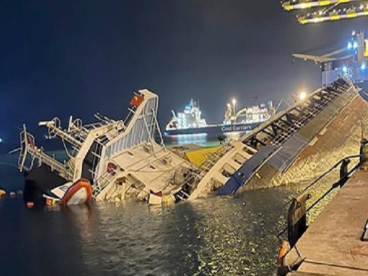 Huge Ship Sinks While Unloading Cargo At Turkey Port Watch Video: கண்டெய்னர்களை இறக்கியபோது விபத்து - ஒருபக்கமாக கடலில் சரிந்த சரக்கு கப்பல்!