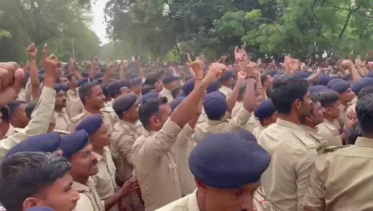 Forest Guard Protest in Gandhinagar, police stop to protesters in Gandhinagar Forest Guard Protest : વન રક્ષક-વન પાલકોનું આંદોલન બન્યું ઉગ્ર, ગાંધીનગર પહોંચ્યા આંદોલનકારી