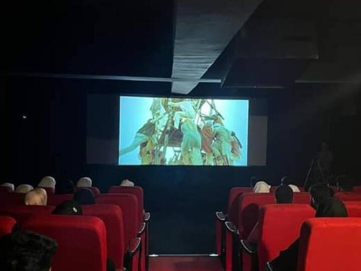 आतापर्यंत 500 चित्रपट निर्मात्यांनी काश्मीरमध्ये शूटिंगसाठी अर्ज केले आहेत. (Manoj Sinha/ twitter)