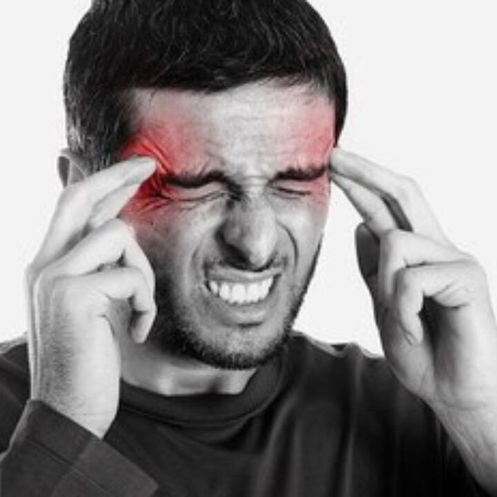 মাইগ্রেনের সমস্যা খুবই যন্ত্রণাদায়ক। মাথায় যন্ত্রণায় কার্যত নাস্তানাবুদ হতে হয় ভুক্তভোগীকে।