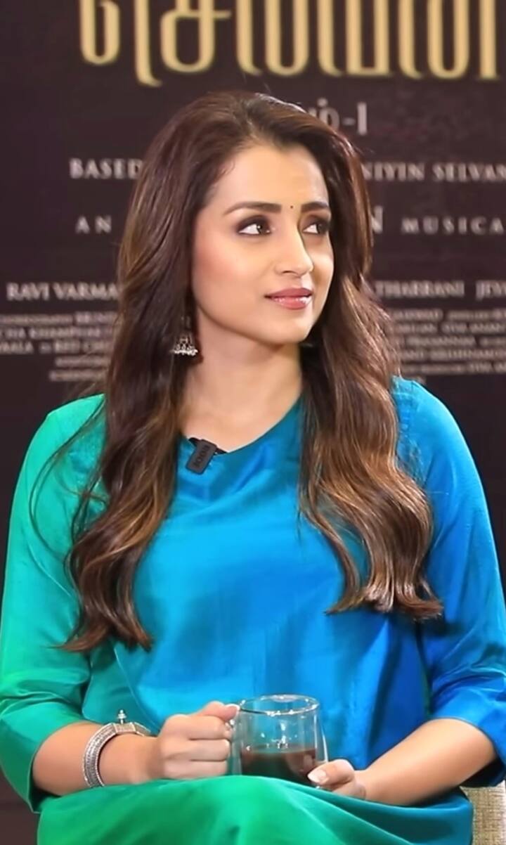 என் விழிகள் இரண்டை திருடிக்கொண்டாய்