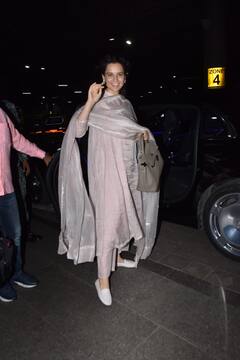 Kangana Ranaut Pics: सलवार सूट में कुछ यूं मुस्कुराती दिखीं कंगना रनौत, एयरपोर्ट से सामने आईं खूबसूरत तस्वीरें