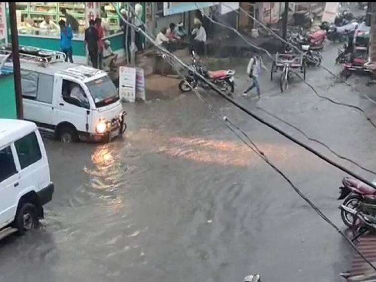 Heavy rain in Nanded district, water entered the houses of citizens Nanded Rain : नांदेड जिल्ह्यात मुसळधार पाऊस, घरात पाणी शिरल्यानं नागरिकांनी रात्र काढली जागून