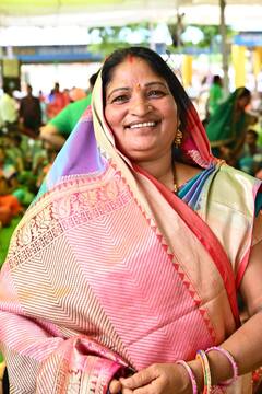 In Pics: केंचुआ बेचकर बेटी को बीएससी कराने का सपना किया सच, देखें तस्वीरें