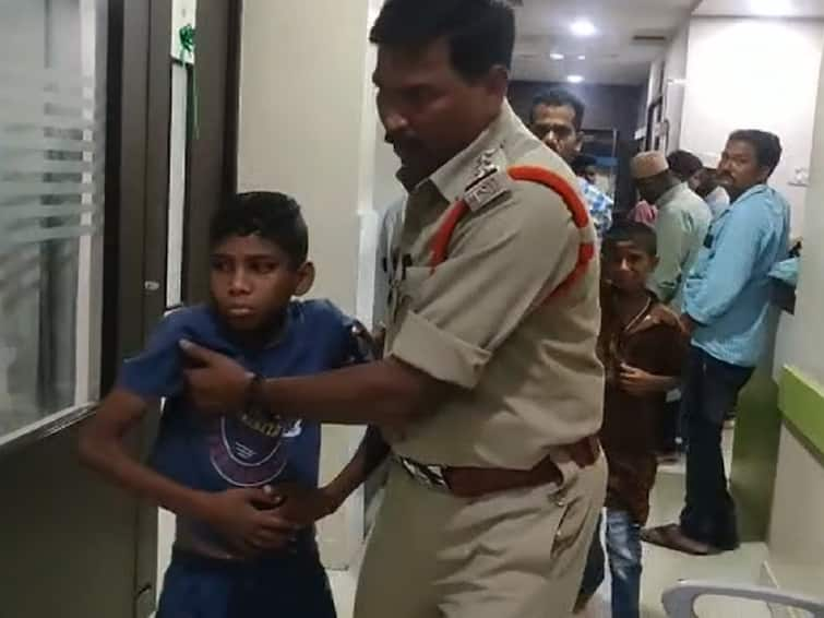 Kagaznagar: Minority Gurukula school Hostel food poisoning, students Ill after Dinner DNN Kagaznagar మైనారిటీ గురుకులంలో ఫుడ్ పాయిజన్, 45 మంది విద్యార్థులకు అస్వస్థత