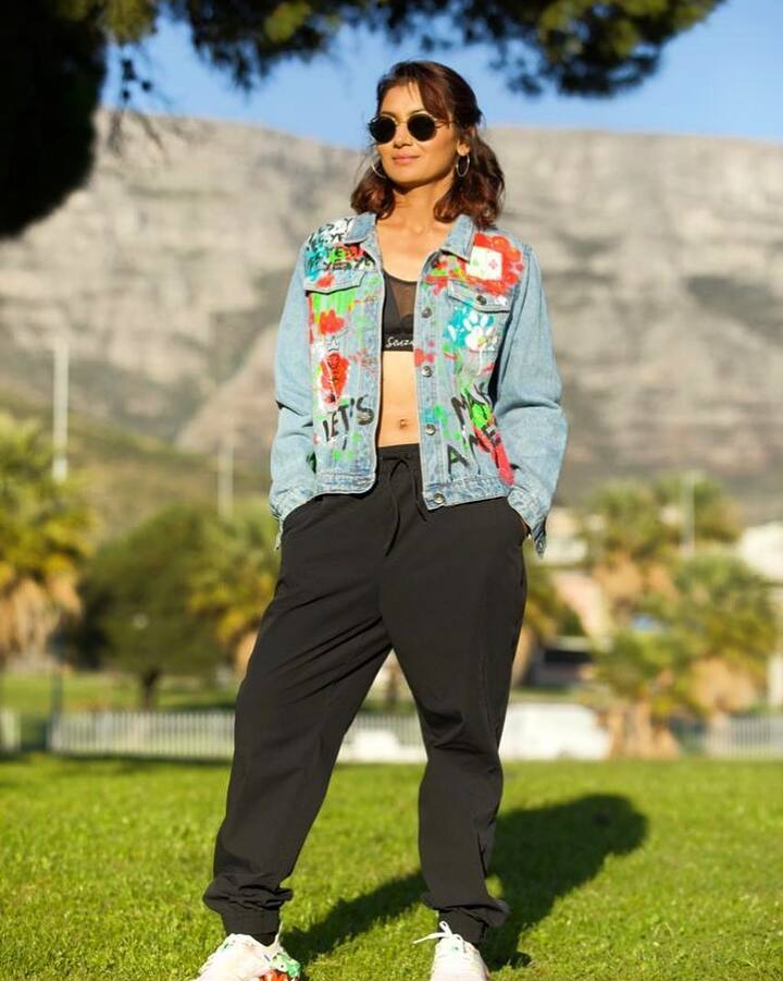 ‘कुमकुम भाग्य’ फेम एक्ट्रेस सृति झा (Sriti Jha) ‘खतरों के खिलाड़ी 12’ में सबसे मजबूत खिलाड़ियों में से एक थीं. उन्होंने गेम में मजबूती के साथ खेला था. यही वजह थी कि, सीजन की ट्रॉफी जीतने के लिए उन्हें दूसरा मौका भी दिया गया था, लेकिन फैसल शेख (Faisal Shaikh) उर्फ मिस्टर फैजू के साथ वह कॉम्पीट नहीं कर पाईं और गेम से बाहर हो गईं.