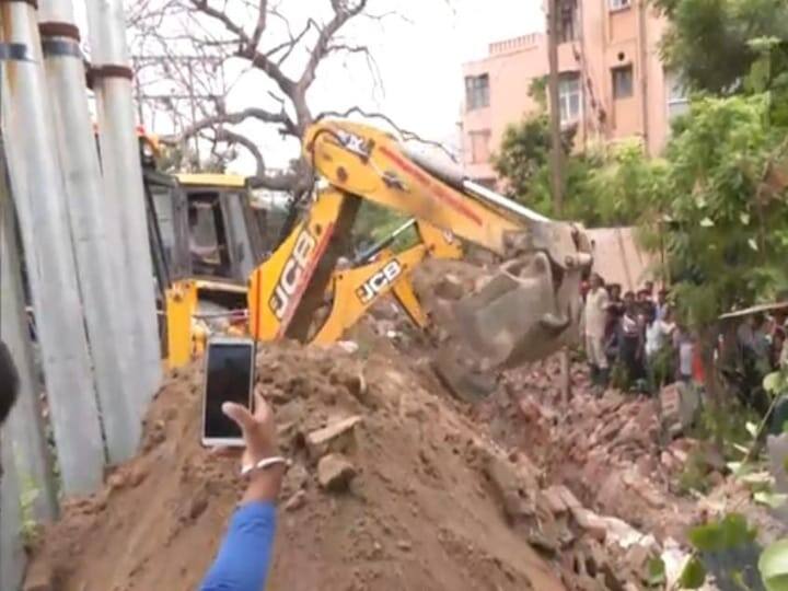 Noida Wall Collapsed 4 killed 9 injured in Noida under construction wall collapse ann Noida Wall Collapsed: नोएडा में दर्दनाक हादसा, निर्माणाधीन दीवार गिरने से 4 की मौत, 9 घायल, कई के दबे होंने की आशंका