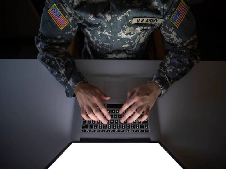 यूपीआई के जरिए पेमेंट करने से पहले जिस आईडी पर पेमेंट करने वाले है उसे कम से कम दो बार क्रॉस चेक कर लें. इससे आपके पैसे लगते खाते में नहीं ट्रांसफर होंगे.