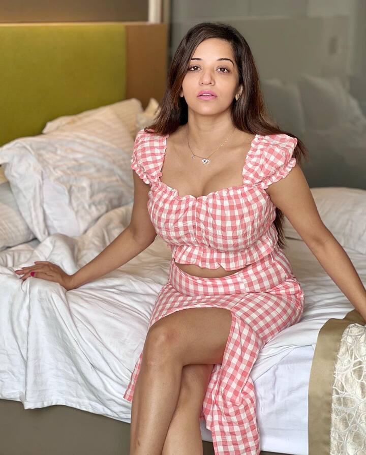 मोनलिसा (Monalisa) अब भोजपुरी सिनेमा से लेकर टीवी का भी बड़ा चेहरा बन चुकी हैं. मोनालिसा को चाहने वाले अब देशभर में मौजूद है.