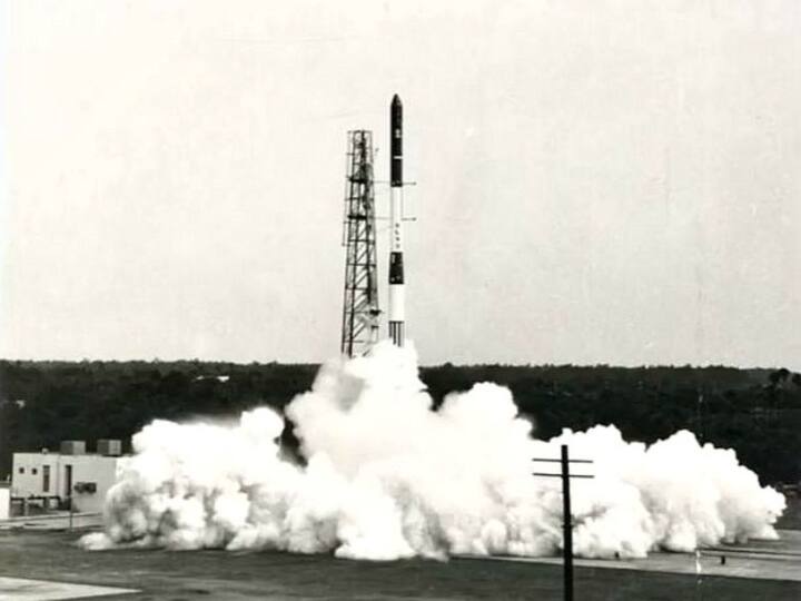 ISRO launched the maiden flight of its first experimental satellite launch vehicle, the Satellite Launch Vehicle-3 (SLV-3), on August 10, 1979.  SLV-3 E1, the first experimental flight of the satellite launch vehicle, was launched from SLV Launch Pad in Satish Dhawan Space Centre, Sriharikota. The launch vehicle was carrying the Rohini Technology Payload, which weighed 35 kilograms. However, the mission was a partial success because a faulty valve caused the launch vehicle to crash into the Bay of Bengal 317 seconds after launch. (Image: Twitter/@ISRO)
