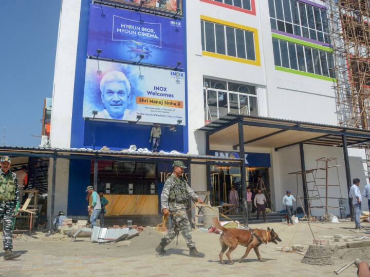 बता दें कि 1989-90 में आतंकवादियों द्वारा धमकियों और हमलों के कारण थिएटर मालिकों ने घाटी में सिनेमा हॉल बंद कर दिए थे.