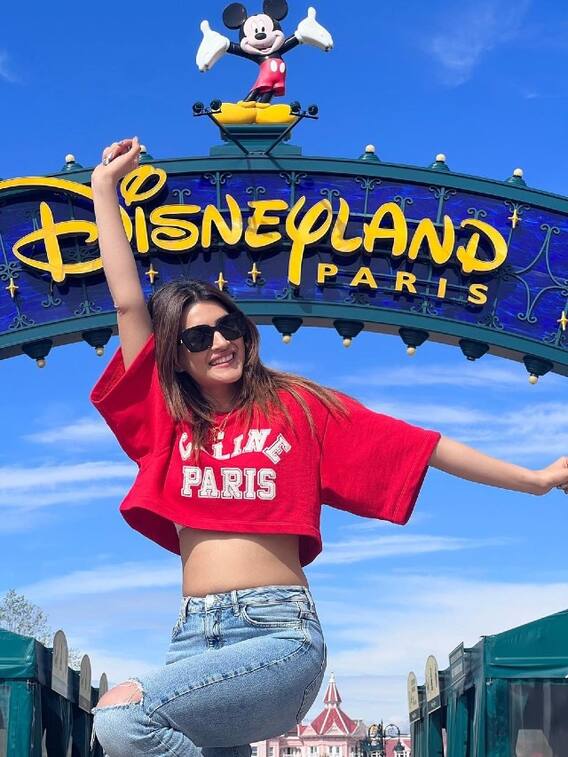 Kriti Sanon Bids Adieu To Paris With Fun-Filled Pictures