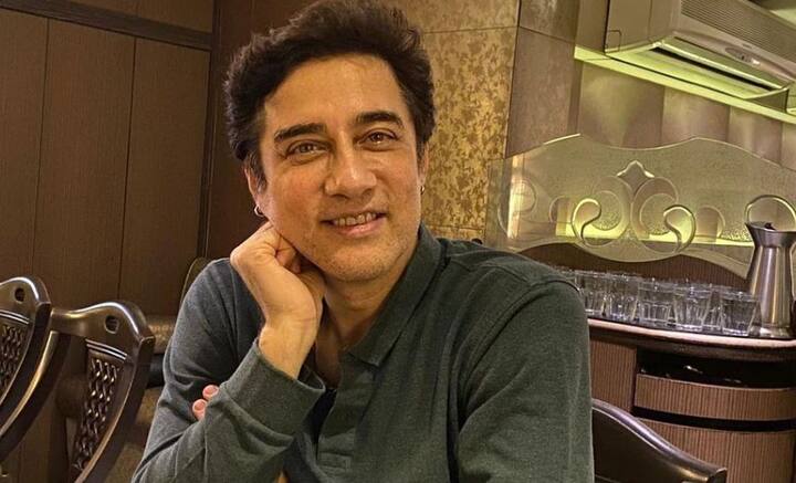 ২০০৮ সালে সেই নিয়ে আমিরের বিরুদ্ধে সরব হন ফয়জল। আমির তাঁকে বাড়িতে বন্দি করে রেখেছেন, দাদা তাঁকে নিজের হেফাজতে রাখতে চাইছেন বলে অভিযোগ তোলেন।
