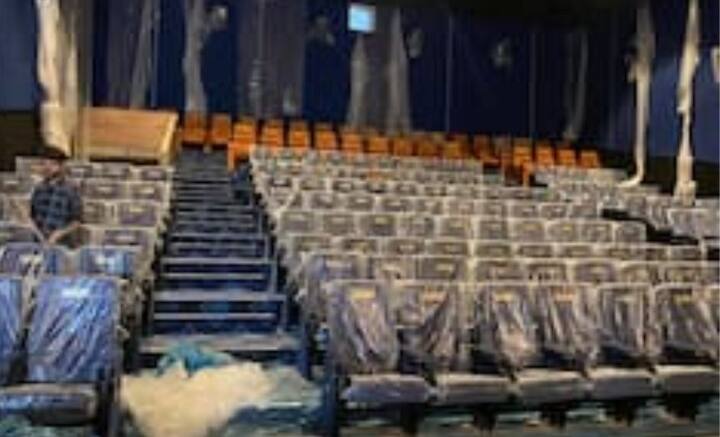 দক্ষিণ কাশ্মীরের পুলওয়ামা এবং শোপিয়ান জেলায় খুলেছে দুই মাল্টিপ্লেক্স। মঙ্গলবার থেকে চালু হল সেগুলি। প্রথম ছবি হিসেবে দেখানো হচ্ছে আমির খান অভিনীত ‘লাল সিং চাড্ডা’।