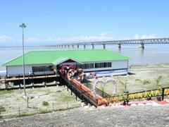 Indian Railway: डिब्रूगढ़ में रेलवे ने बनाया टूरिस्ट हब, तस्वीरों से देखें मौज-मस्ती की यह रोमाचंक लोकेशन