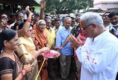 In Pics: केंचुआ बेचकर बेटी को बीएससी कराने का सपना किया सच, देखें तस्वीरें