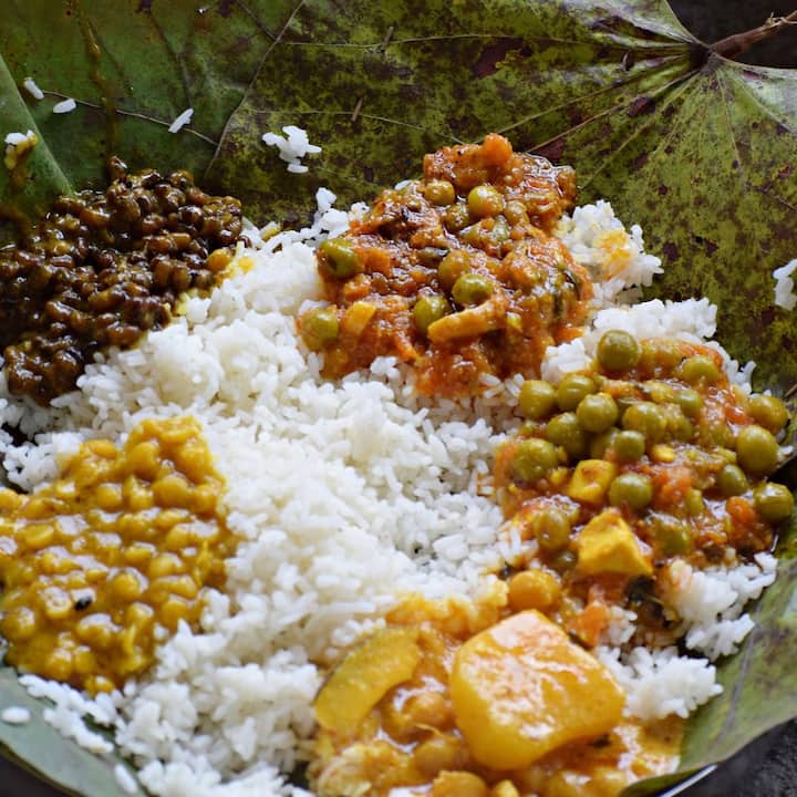 যখনই রক্তে শর্করার পরিমাণ কমে যায়, সবার প্রথম মাথায় তার প্রভাব পড়ে। খিদের কারণে মাথায় যন্ত্রণা শুরু হয়। তাই সবসময় পেট ভরিয়ে রাখুন। তাতে খিদের জেরে তৈরি হওয়া মাথায় যন্ত্রণা এড়ানো যায়।
