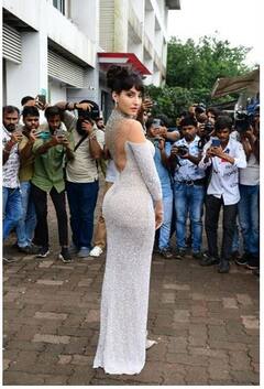 Nora Fatehi: ਹੱਦ ਤੋਂ ਜਿਆਦਾ ਰਿਵਿਲਿੰਗ ਡਰੈੱਸ ਪਾ ਕੇ ਨਿਕਲੀ ਨੋਰਾ ਫਤੇਹੀ, ਲੋਕਾਂ ਨੇ ਕਿਹਾ- 'ਕਤਲ ਕਰੇ ਤੇਰਾ ਬੰਬ ਫਿਗਰ'