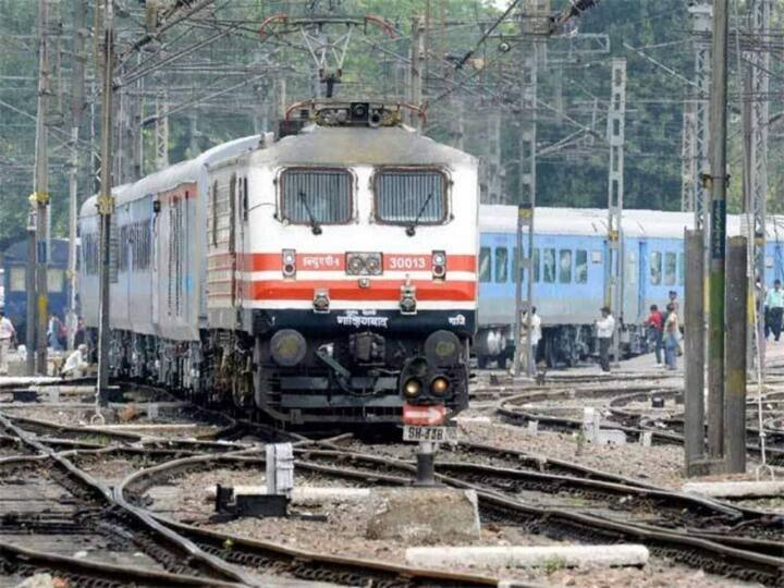 Peddapalli district train accident three railway workers died DNN Train Accident : పెద్దపల్లి జిల్లాలో ఘోర ప్రమాదం, రైలు ఢీకొని ముగ్గురు మృతి!