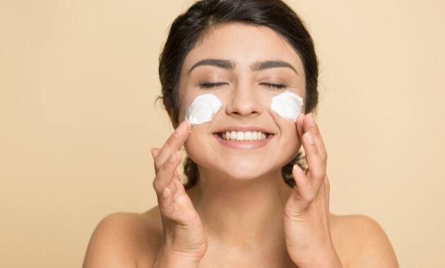 Curd and multani matti for glowing skin Skin care: આપનો ચહેરો નિશ્તેજ થઇ ગયો છે? કુદરતી નિખાર માટે દહીંનો આ રીતે કરો ઉપયોગ