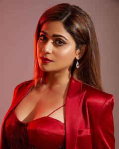 Shamita Shetty Pics: ग्लैमर छोड़ कुछ यूं Chill करती नजर आईं शमिता शेट्टी, दिए एक से बढ़कर एक पोज, देखें फोटोज