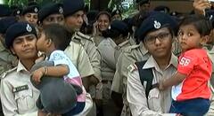 વનકર્મી મહિલાઓ બાળકો લઈ પહોંચી આંદોલનમાં, જુઓ આ દ્રશ્યો