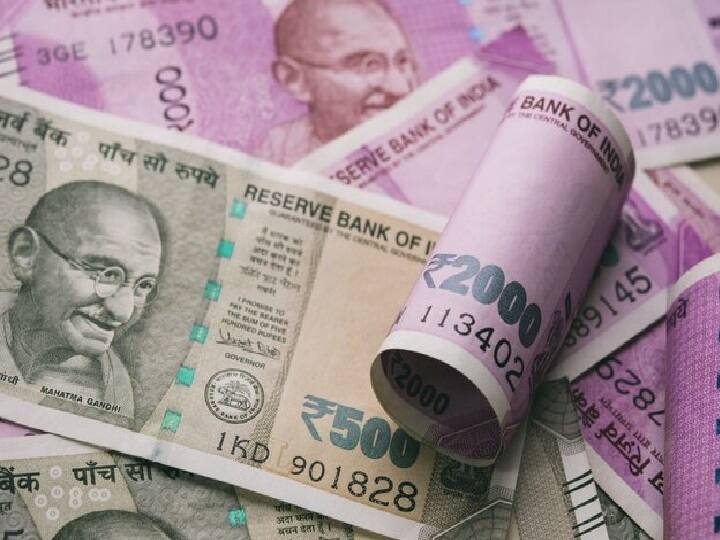 Lottery in UAE Indian National wins more than 2 crore rupees by sending 50,000 rupees to India through Al Ansari Exchange Lottery News: चुटकियों में बदली किस्मत! केवल 50,000 रुपये ट्रांसफर करके शख्स ने जीती 2 करोड़ की लॉटरी