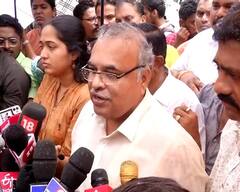 Shivsena : दसरा मेळाव्याला परवानगी मिळो वा न मिळो, उद्धव ठाकरे सांगतील त्या ठिकाणी आम्ही जमू; शिवसेना नेते मिलिंद वैद्य