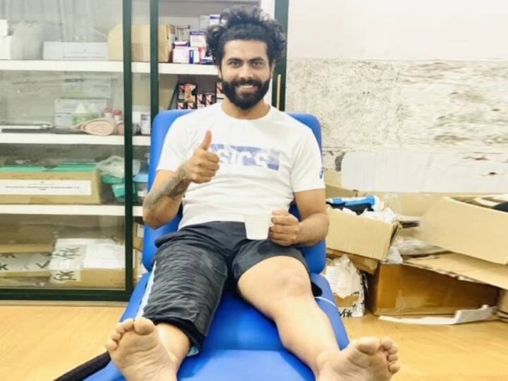 Indian all-rounder Ravindra Jadeja, who was injured during the Asia Cup 2022, has shared an update of his injury by sharing a photo on social media Ravindra Jadeja Injury: रवींद्र जडेजा ने फोटो शेयर कर बताया इंजरी अपडेट, जानिए कब वापसी करेंगे भारतीय ऑलराउंडर