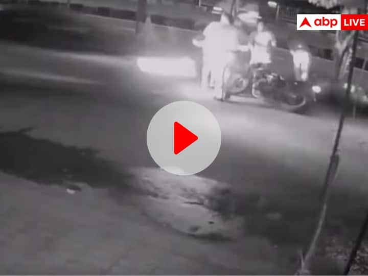 Bhopal Hit And Run Case MP speed car hit four policemen on duty, Watch this video ANN Bhopal News: भोपाल में ड्यूटी कर रहे पुलिसकर्मियों को तेज रफ्तार कार ने रौंदा, सामने आया ये वीडियो