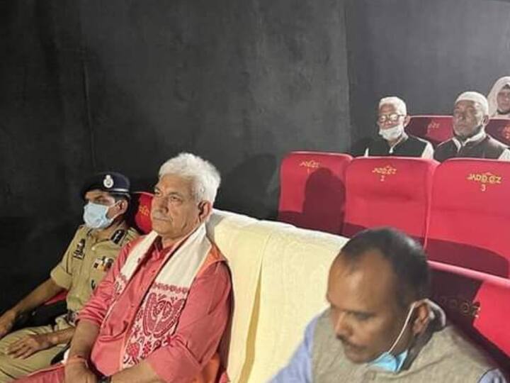 1990च्या दशकाच्या सुरुवातीस काश्मीर खोऱ्यातील सर्व थिएटर बंद करण्यात आले होते. (Manoj Sinha/ twitter)