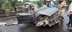 मुंबई -अहमदाबाद महामार्गावर पुन्हा भीषण अपघात; डिव्हायडर तोडून टेम्पोवर धडकली कार, दोघांचा जागीच मृत्यू