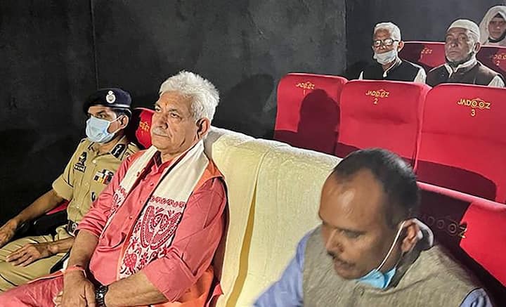 রবিবার এই দু’টি মাল্টিপ্লেক্সের উদ্বোধন করেন উপত্যকার লেফটেন্যান্ট গভর্নর মনোজ সিন্‌হা। কাশ্মীরের যুবসমাজ এবং সাধারণ মানুষকে মাল্টিপ্লেক্স দু’টি উৎসর্গ করেন তিনি।
