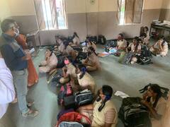 கோவையில் அரசுப் பள்ளி மாணவிகள் அடுத்தடுத்து மயக்கம் அடைந்ததால் பரபரப்பு: அதிகாரிகள் ஆய்வு