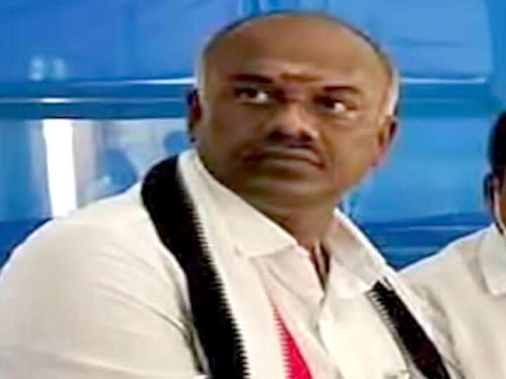 பெரியகுளத்தில் நில அபரிக்கும் முயற்சியில் கொலை மிரட்டல் - ஓபிஎஸ்சின் சகோதரர் மீது வழக்குப்பதிவு Theni: OPS brother Mithu has filed a case for threatening to kill in Periyakulam land acquisition attempt. பெரியகுளத்தில் நில அபரிக்கும் முயற்சியில் கொலை மிரட்டல் - ஓபிஎஸ்சின் சகோதரர் மீது வழக்குப்பதிவு