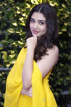 Krithi Shetty: ముద్దబంతి పువ్వులా కన్నడ సోయగం