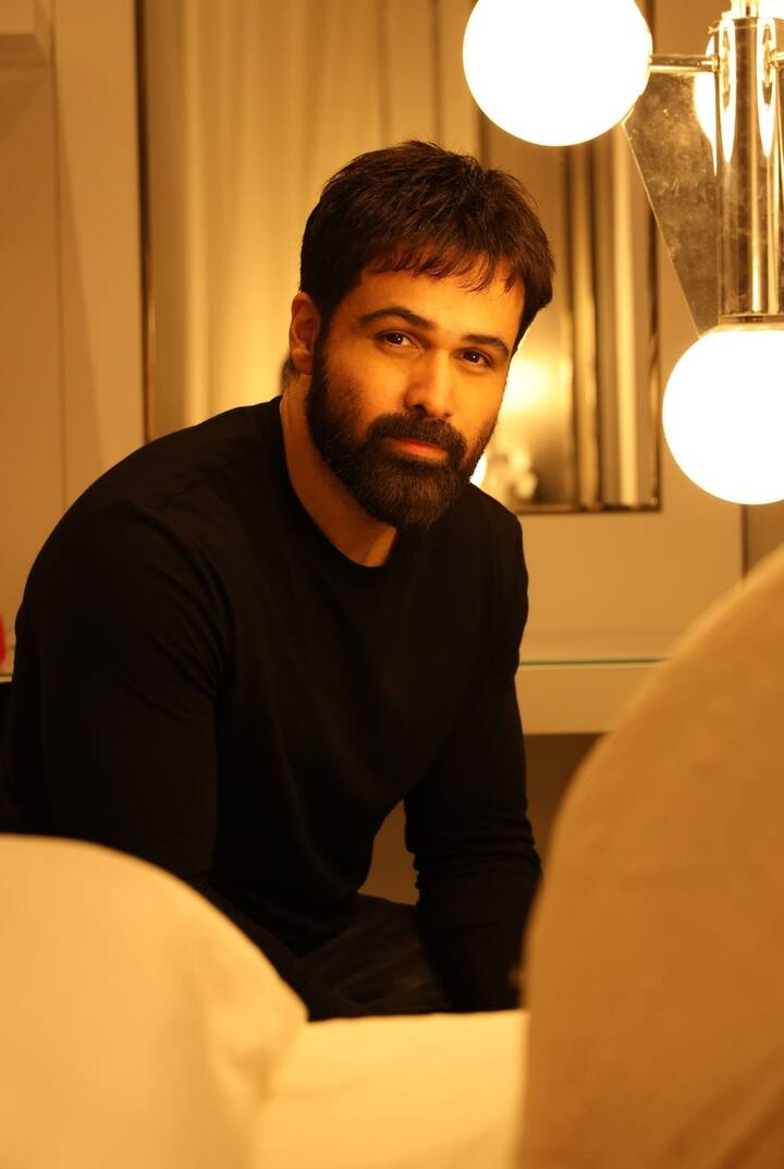 संध्याकाळी शूटिंग संपवून, इमरान हाश्मी (Emraan Hashmi) चित्रपटाच्या उर्वरित टीमसह पहलगामच्या मुख्य बाजारपेठेकडे जात होता.