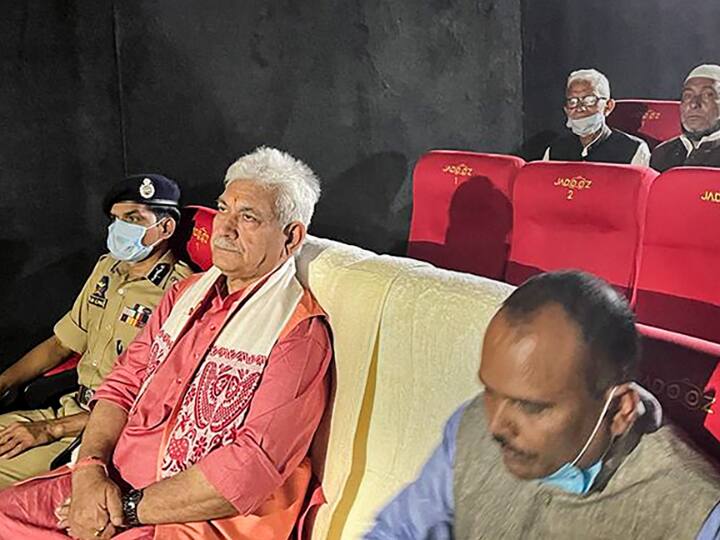 इस मल्टीप्लेक्स में 30 सितंबर को ह्रितक रोशन और सैफ अली खान की फिल्म विक्रम वेधा की स्क्रीनिंग की जाएगी और इसके साथ ही इसमें नियमित शो शुरू हो जाएंगे. इस मल्टीप्लेक्स को इनोक्स कंपनी ने डिजायन किया है.