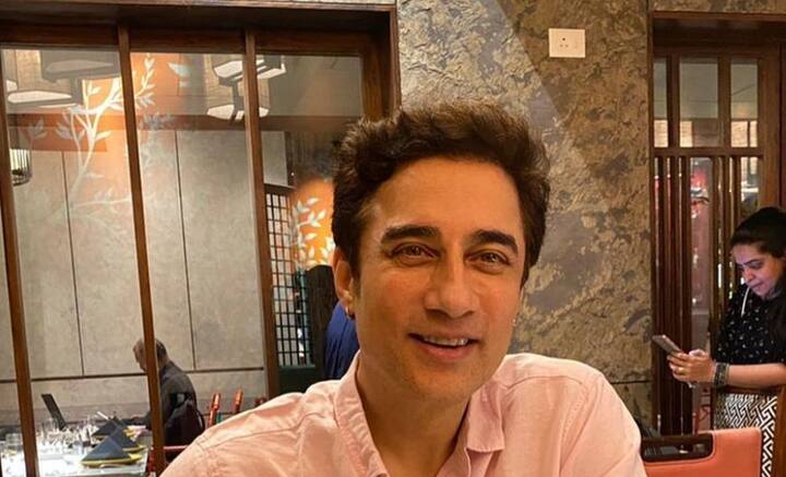 তাঁকে অপহরণ করা হয় বলেও অভিযোগ তোলেন ফয়জল। তাঁর দাবি ছিল, অপহরণ করে বাড়িতে বন্দি রাখা হয় তাঁকে। অজানা সব ওষুধপত্র খাওয়ানো হয়। আদালতের হস্তক্ষেপে শেষমেশ মুক্ত হন। আদালত বুঝে যায়, তিনি অসুস্থ নন।