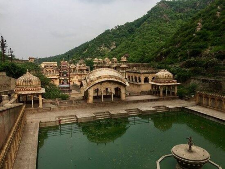 Rajasthan: दुनियाभर में प्रसिद्ध हैं राजस्थान के ये धार्मिक स्थल, विदेशों से भी आते हैं श्रद्धालु, जानें- खासियत