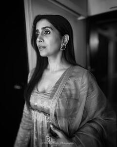 Sonali Kulkarni : सोनालीचा ग्लॅमरस अंदाज; लूकनं वेधले अनेकांचे लक्ष