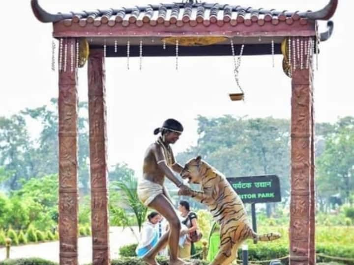 Chhattisgarh story of The Tiger Boy Chendru, became famous as Mowgli became Hollywood star Bastar ann Chhattisgarh: पढ़ें बस्तर के 'द टाइगर बॉय' चेंदरू की कहानी, रातों-रात बन गया था हॉलीवुड 'स्टार'