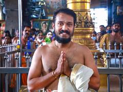 यू-ट्यूबर और व्लॉगर के साथ-साथ गायक भी हैं गुरुवायुर मंदिर के नए पुजारी, विदेश में कर चुके हैं 6 साल की नौकरी