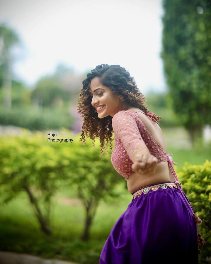 సీరియల్ లో విలన్ అయినా రియల్ గా చాలా సున్నితమైన మనసు తనది అంటుంది మోనిత. కార్తీక దీపం సీరియల్ ఆరంభంలో కాస్త బొద్దుగా ఉన్న మోనిత రాను రాను సన్నజాజి తీగలా తయారైంది.